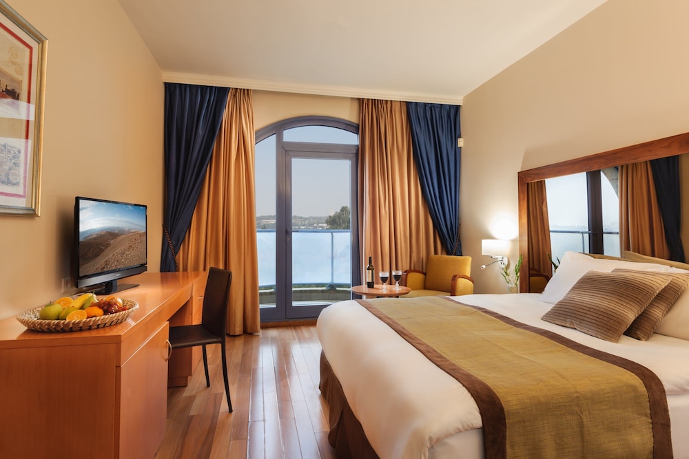 Executive Suite - Photo 1