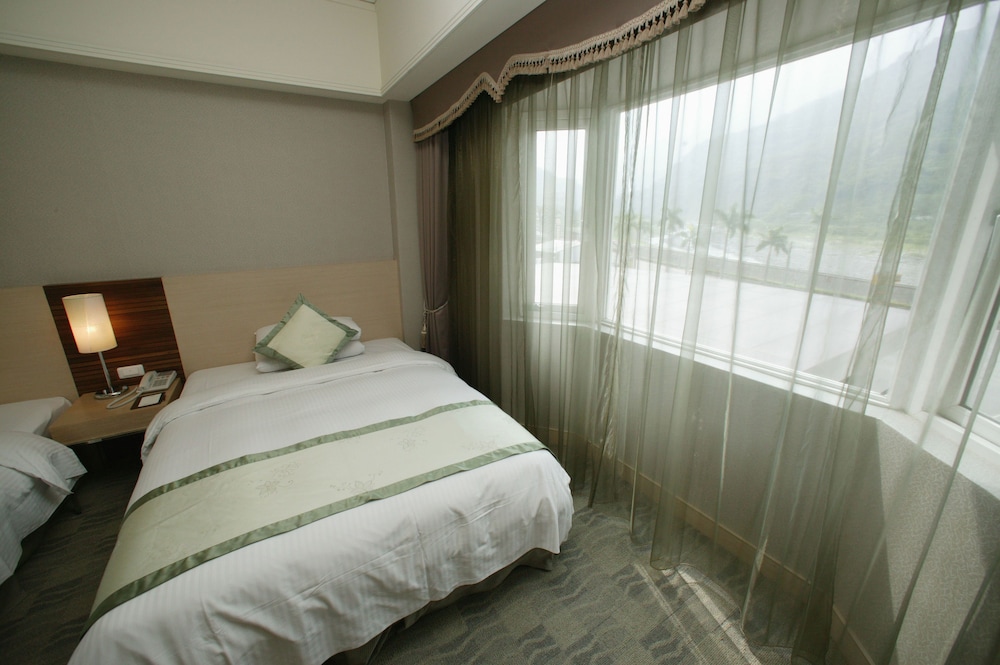Deluxe Twin Room photo 2