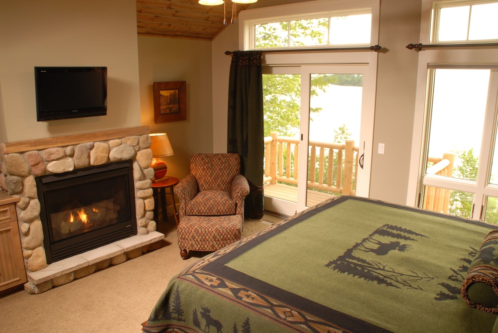 Luxury Suite, 2 Bedrooms, Fireplace, Lake View photo 1
