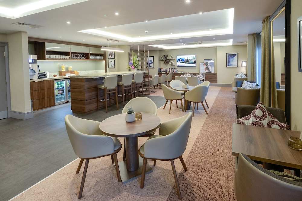 Premium Room, 1 King Bed, Business Lounge Access, Sea View - Photo 9