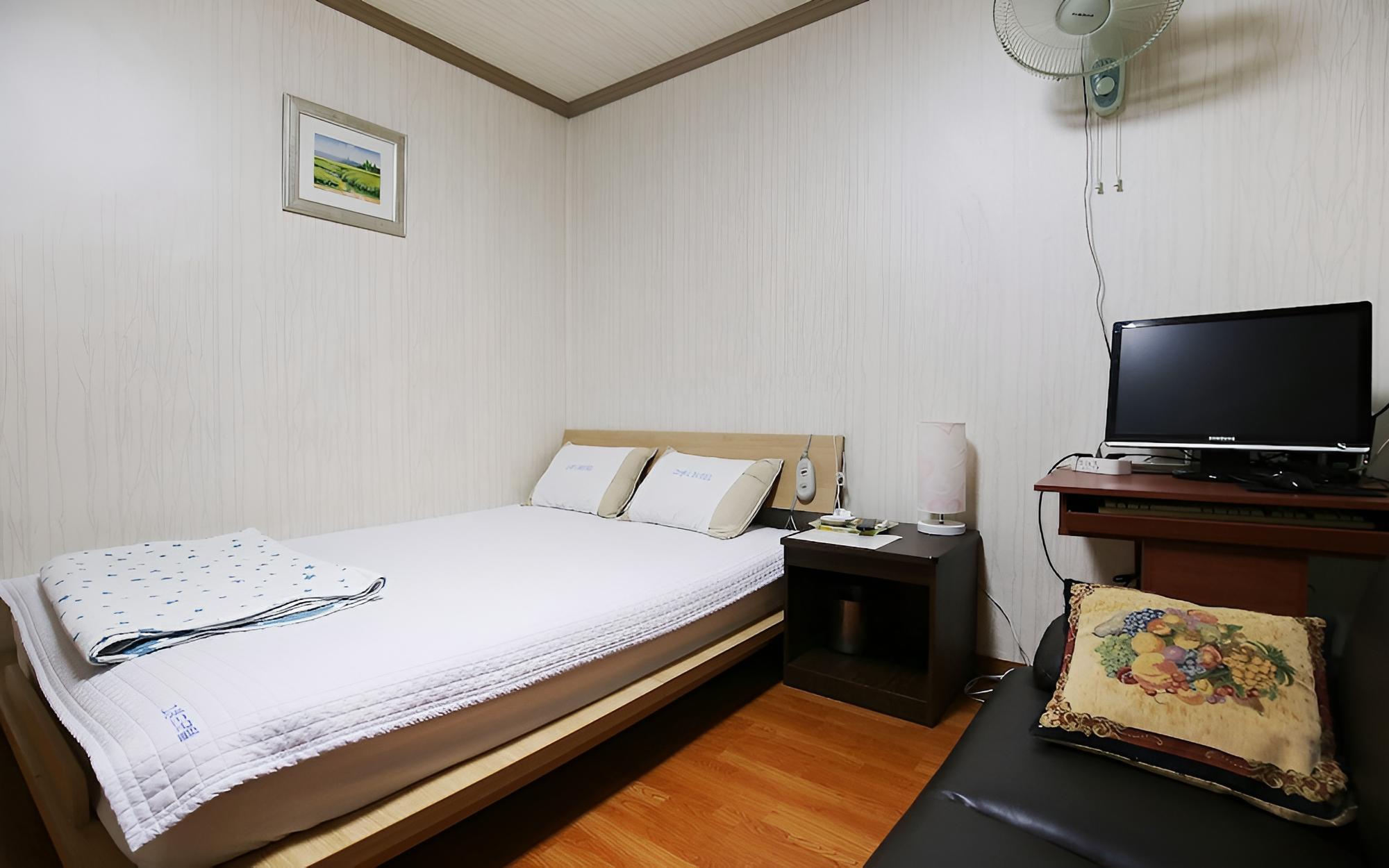 Room (No-smoking Room) photo 3