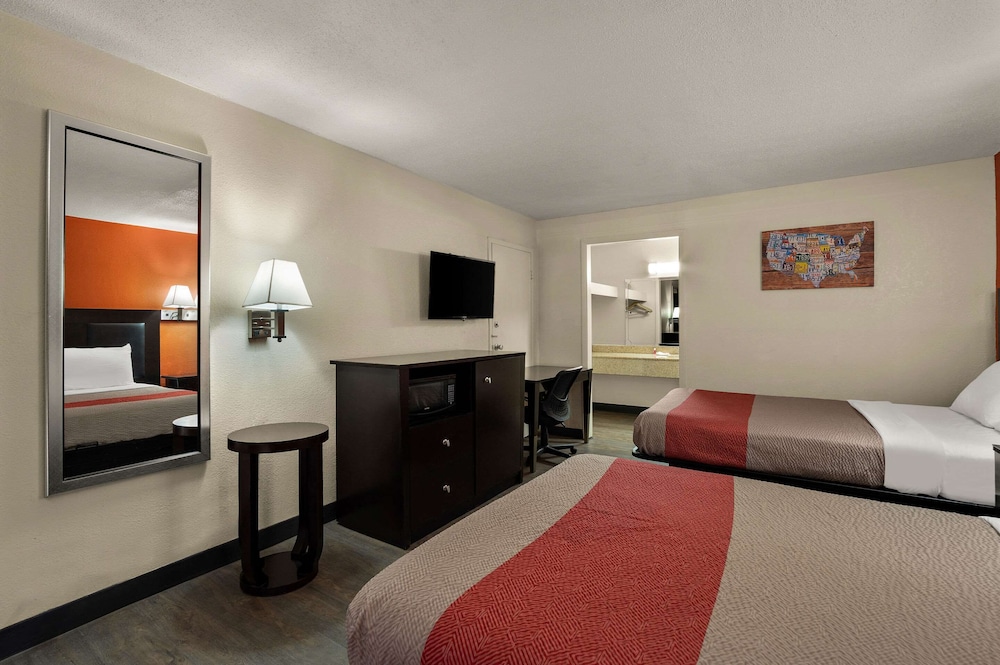 Room, 2 Double Beds, Non Smoking - Photo 4