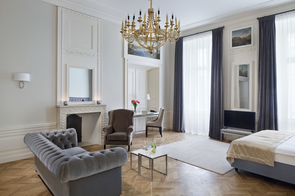 Premium Suite, 1 King Bed with Sofa bed, Non Smoking
