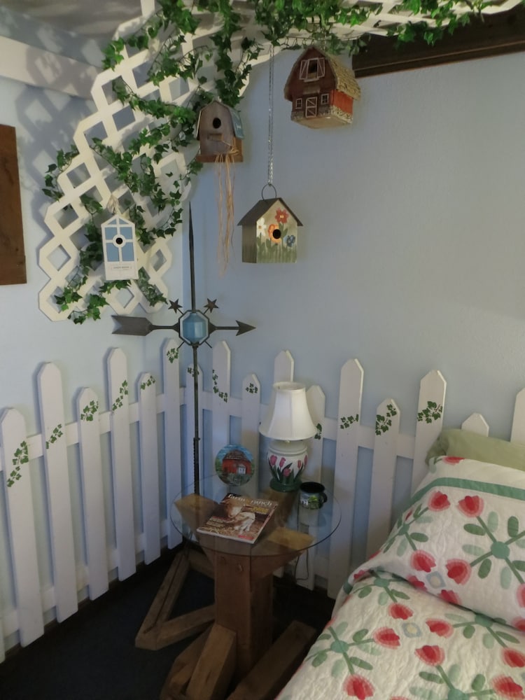 Standard Room, 1 Queen Bed (Parlor) photo 1