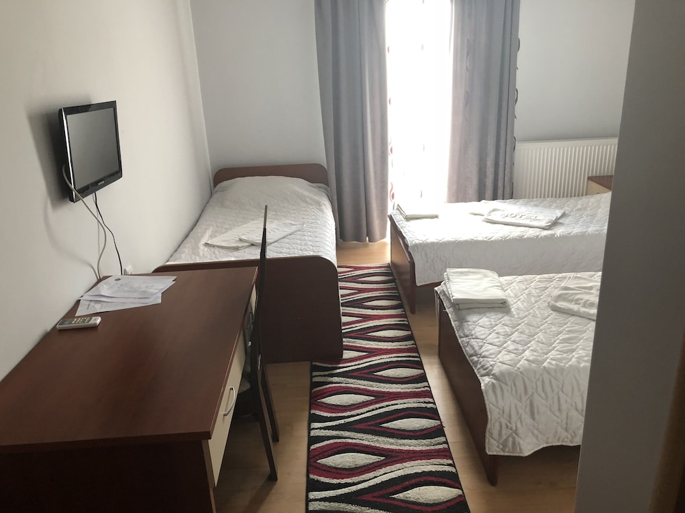 Basic Triple Room, City View photo 2