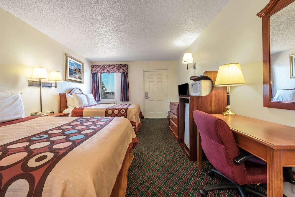 Room, 2 Queen Beds, Accessible, Non Smoking (Tub with Grab Bars)