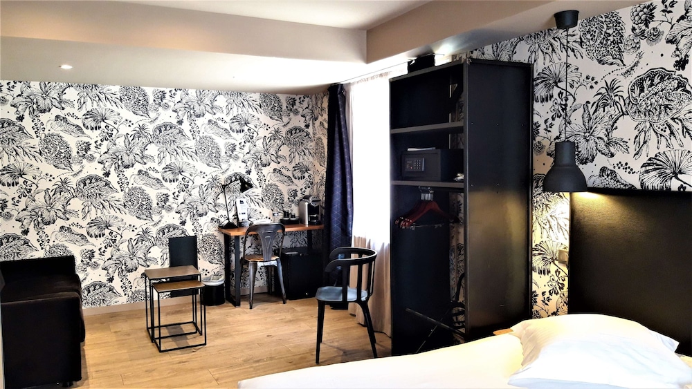 Superior Room, 1 King Bed, Non Smoking (Twin bed on request) - Photo 4