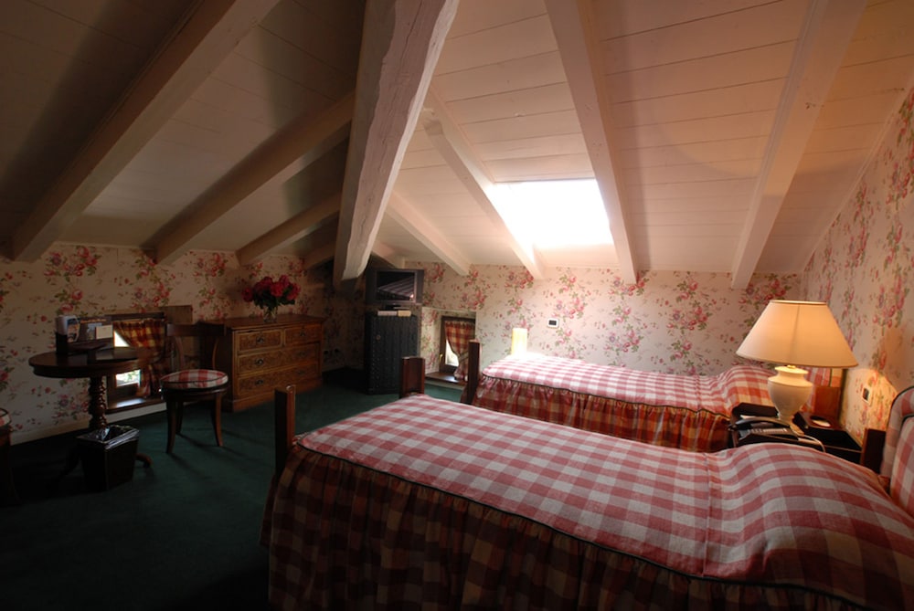 Standard Double Room - Attic photo 1