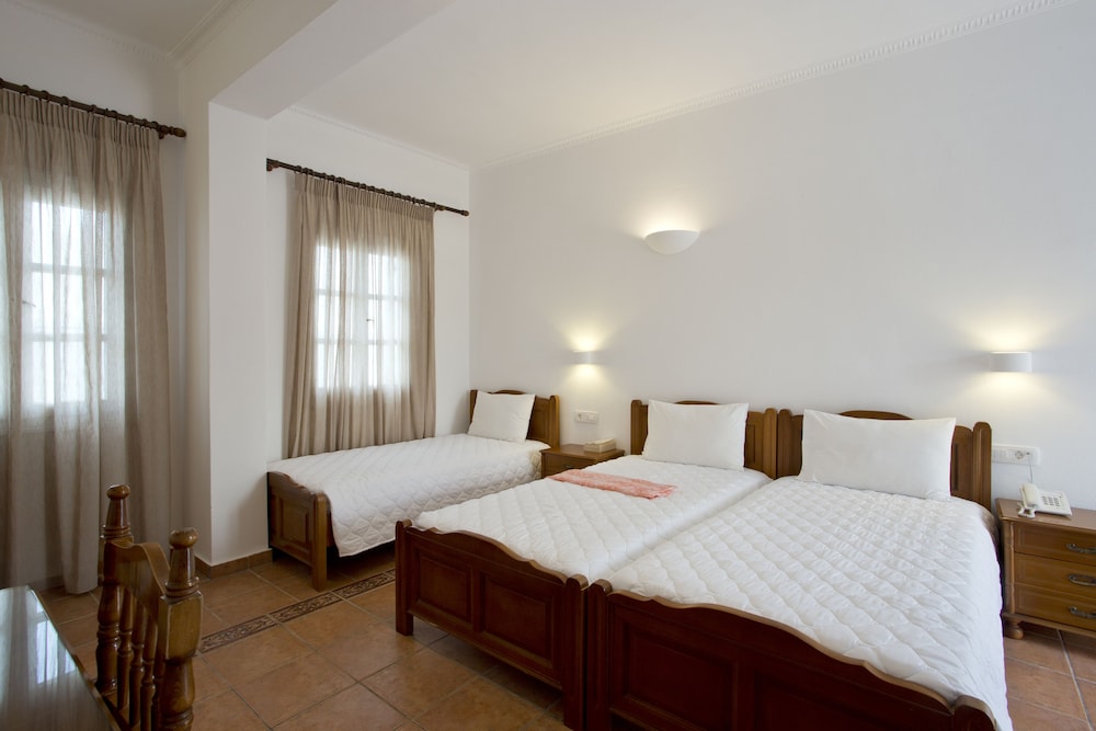 Studio - Photo 2