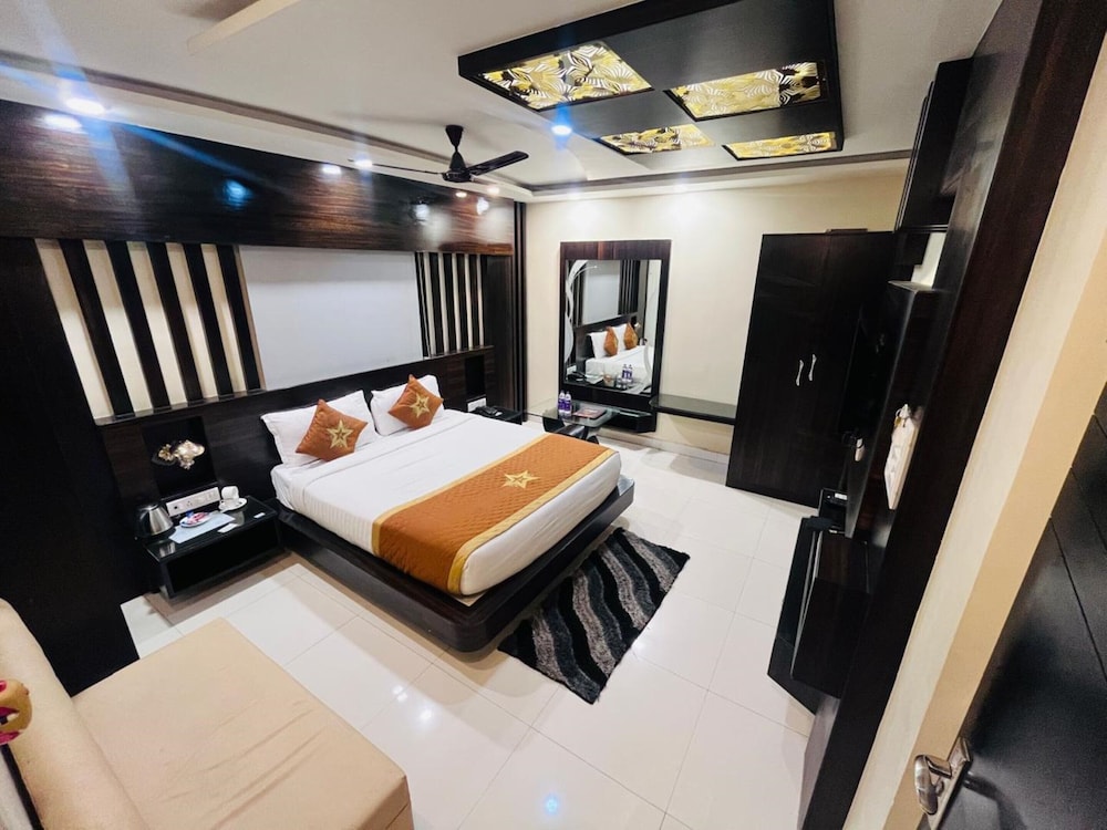 Royal Room, City View
