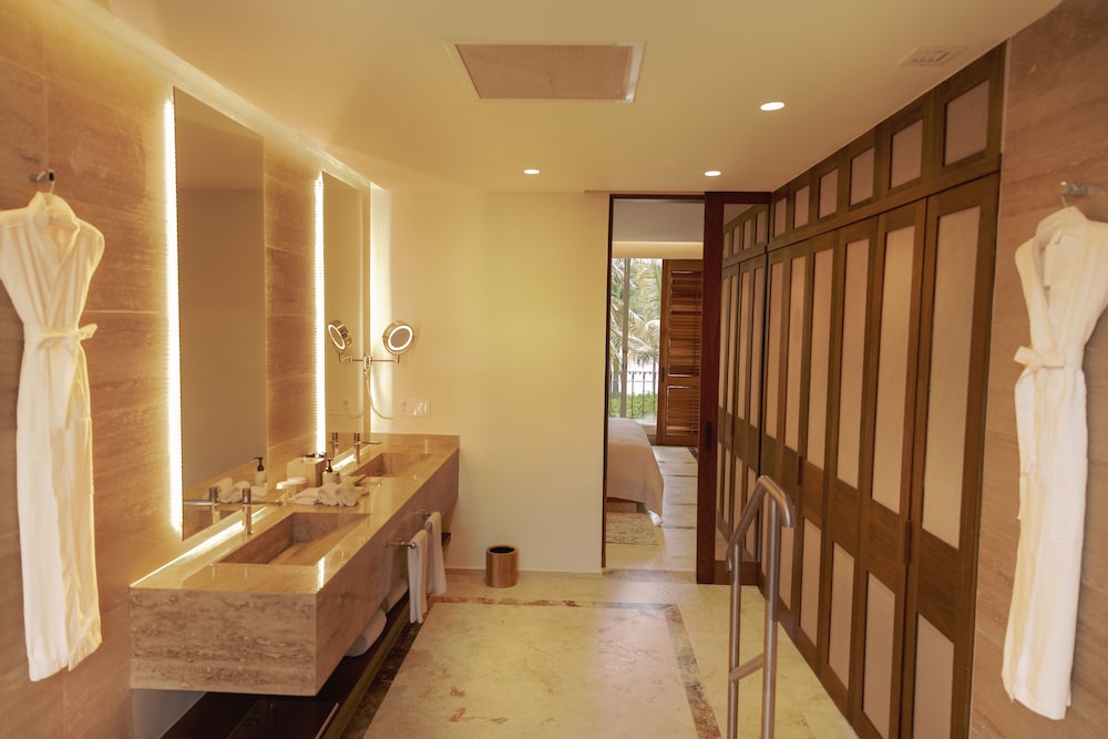 Luxury Suite Ocean Front King with Private Pool & Outdoor Shower Diamond Club - Photo 2