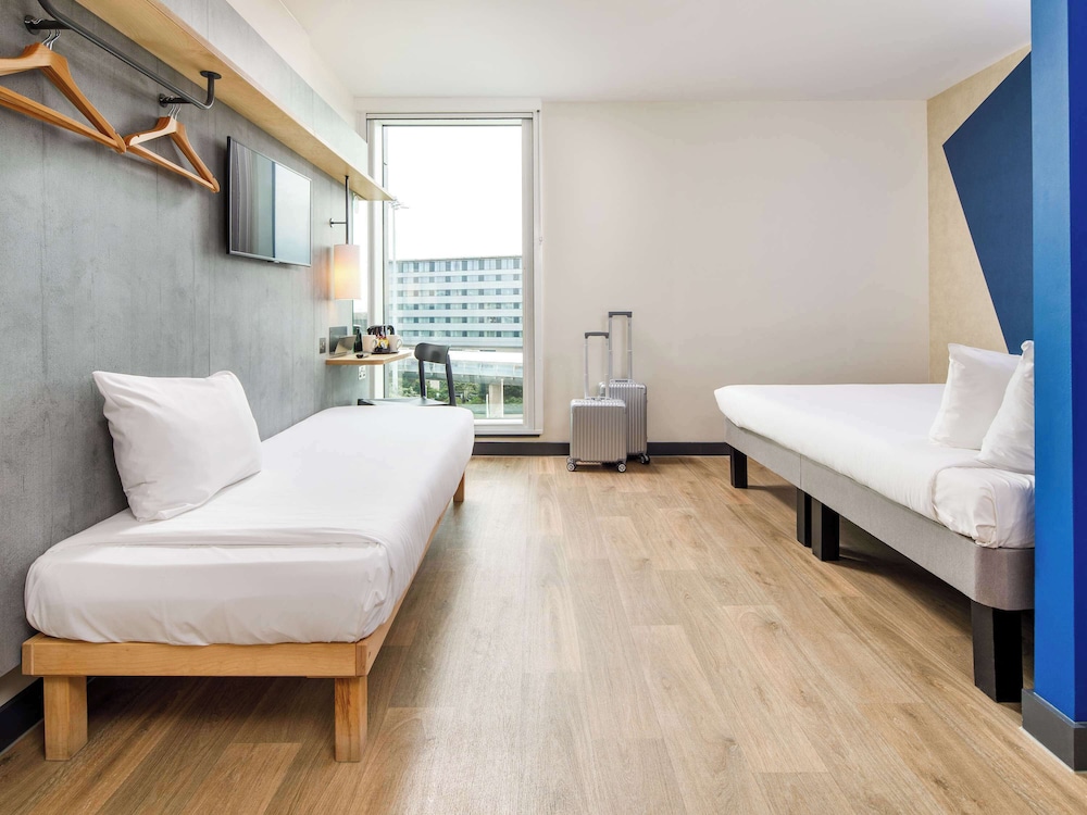 Standard Triple Room, Multiple Beds - Photo 5