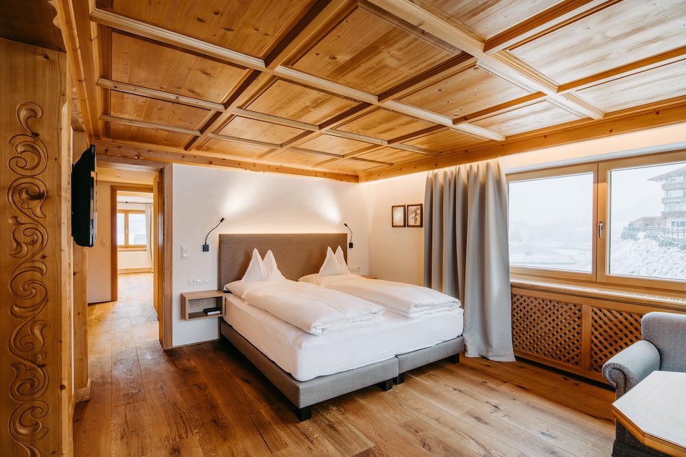 Superior Apartment, 2 Bedrooms, Sauna, Mountain View!