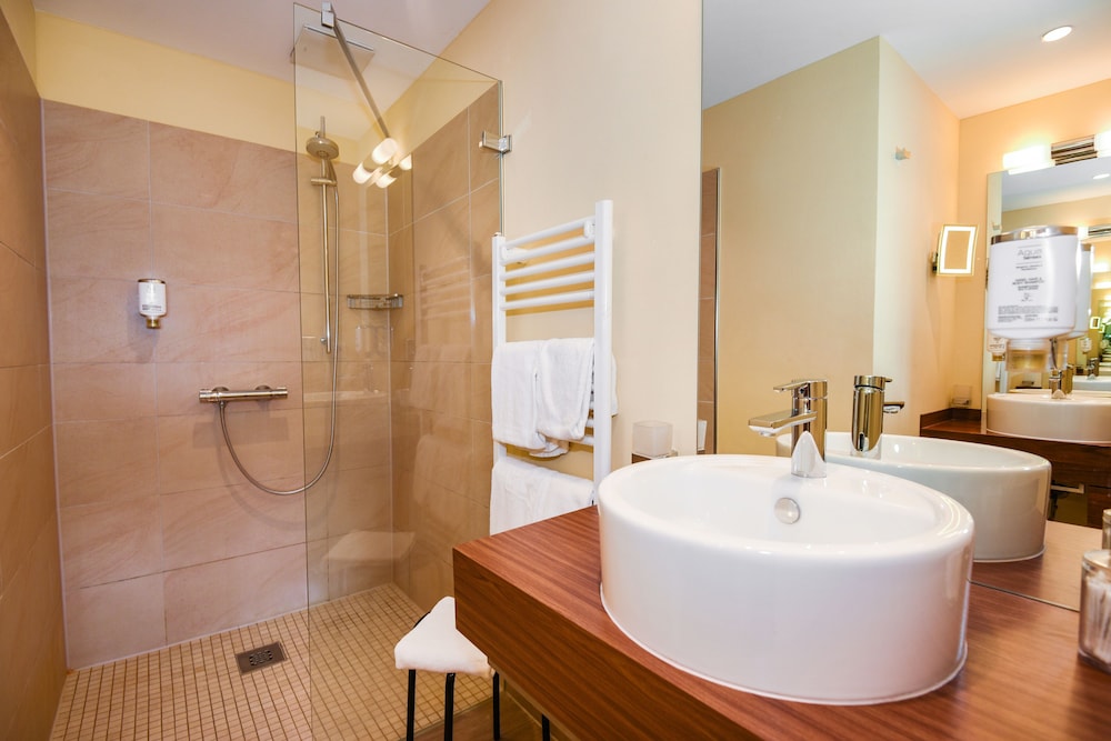 Comfort Double or Twin Room, Balcony - Photo 7