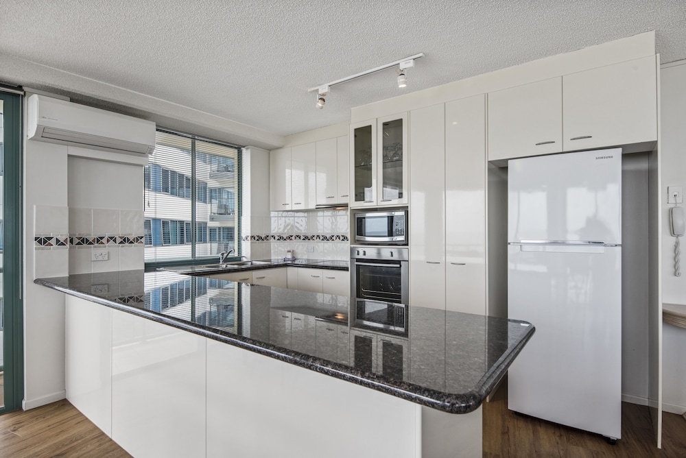 High Level Apartment, 3 Bedrooms (Levels 6-9) photo 3
