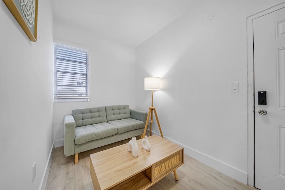 Apartment photo 2