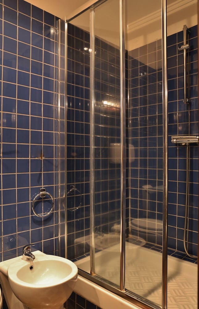 Double Room - Photo 22