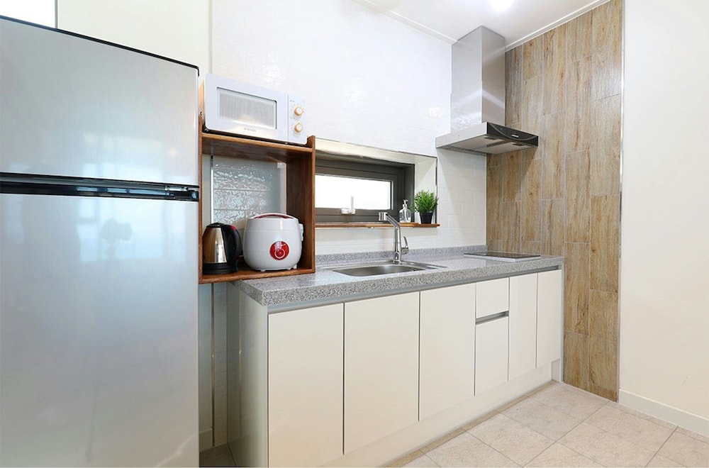 Duplex, Sea View (# 302) photo 3