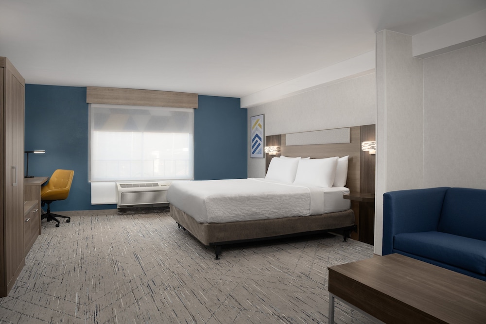 Suite, 1 King Bed, Accessible (Mobility) - Photo 3