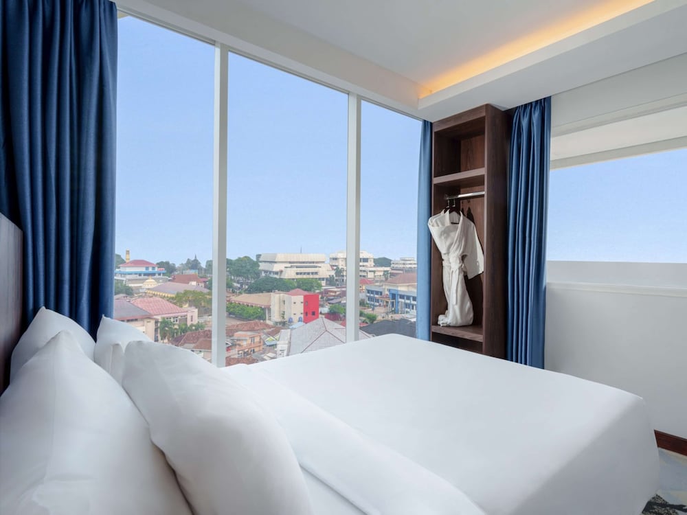 2 Bedroom President Suite - King Bed 1 Queen Bed - Balcony - Sea & City View photo 3