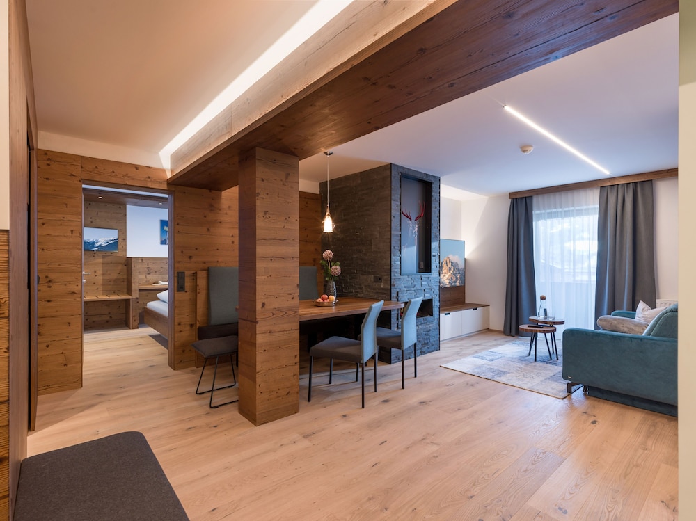 Luxury Suite photo 2