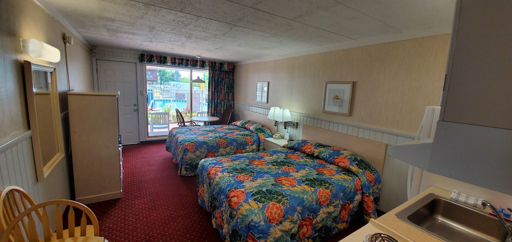 Room, 2 Queen Beds, Kitchenette photo 3