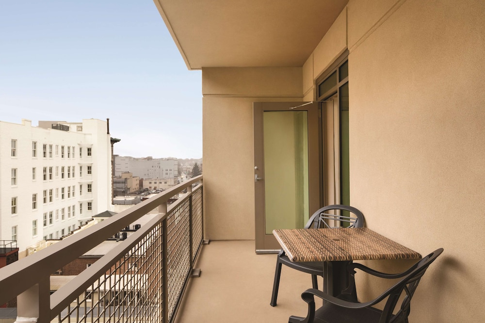 Room, 2 Queen Beds, Accessible, Balcony (Mobility) photo 2