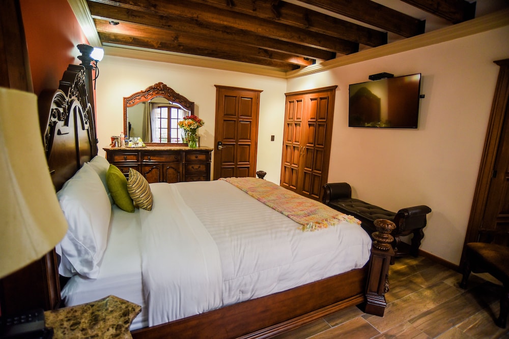 Suite, 1 King Bed, Hot Tub
