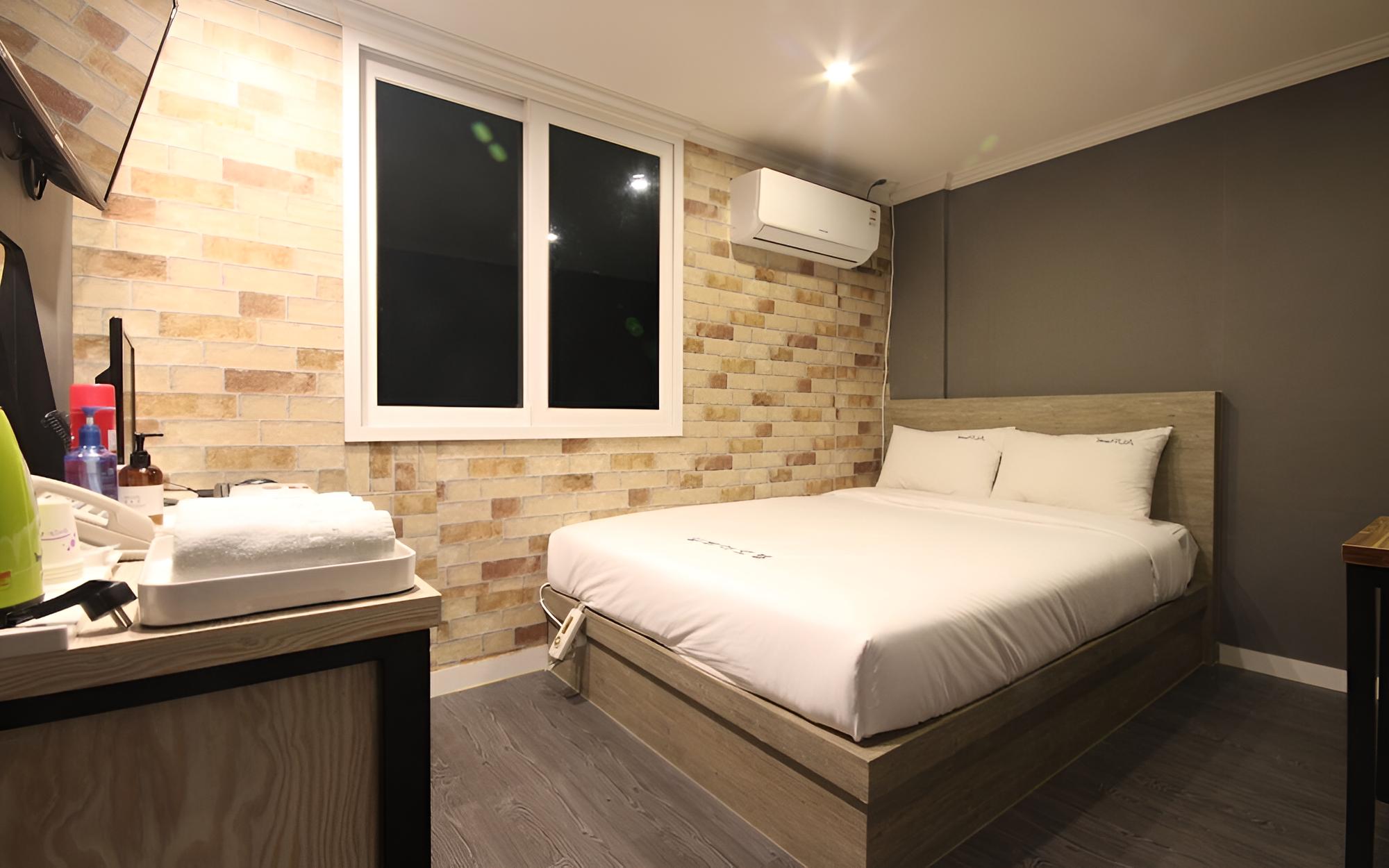 Room (Standard Room) - Photo 2