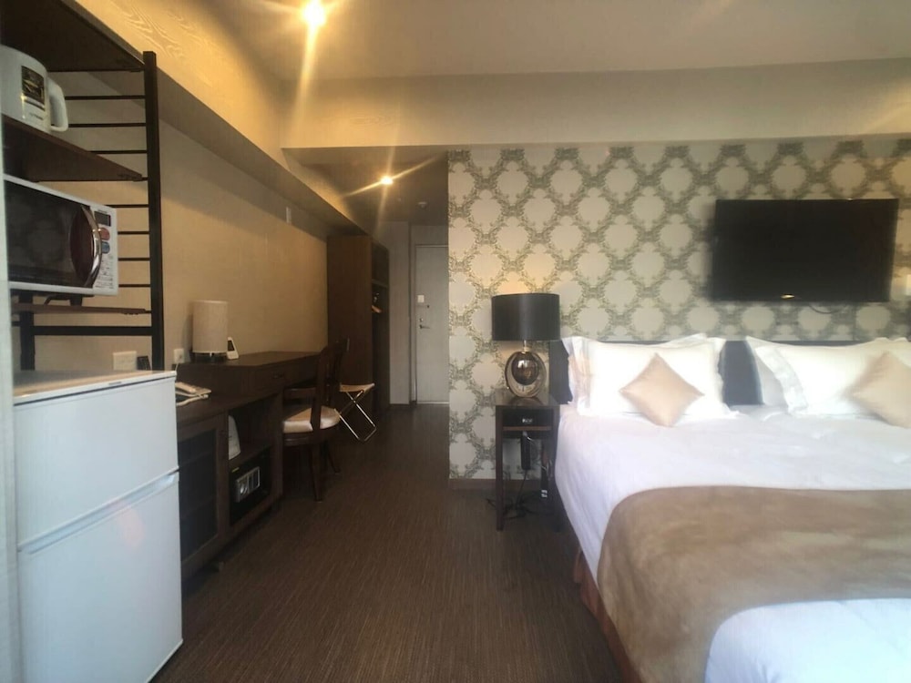 Signature Triple Room, 3 Twin Beds, Non Smoking, Refrigerator & Microwave photo 3