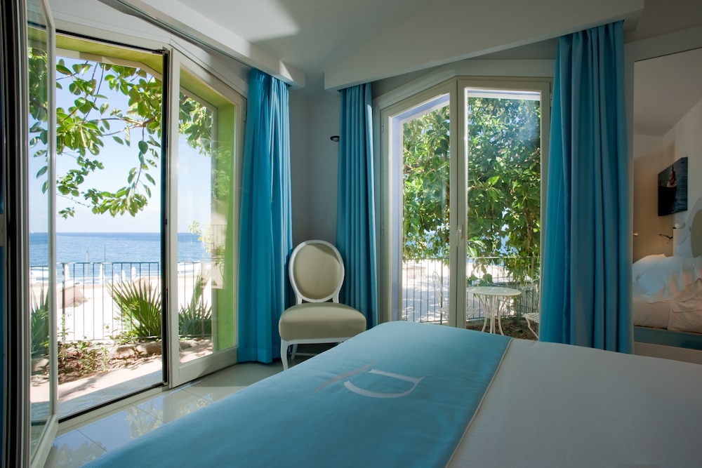Small Villa - Photo 1