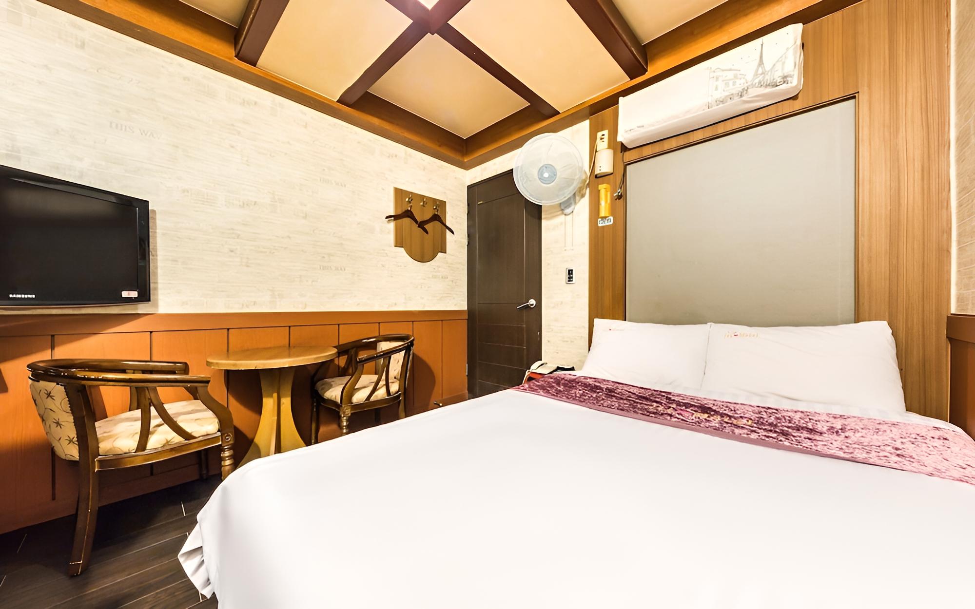 Room (Standard Room) - Photo 6