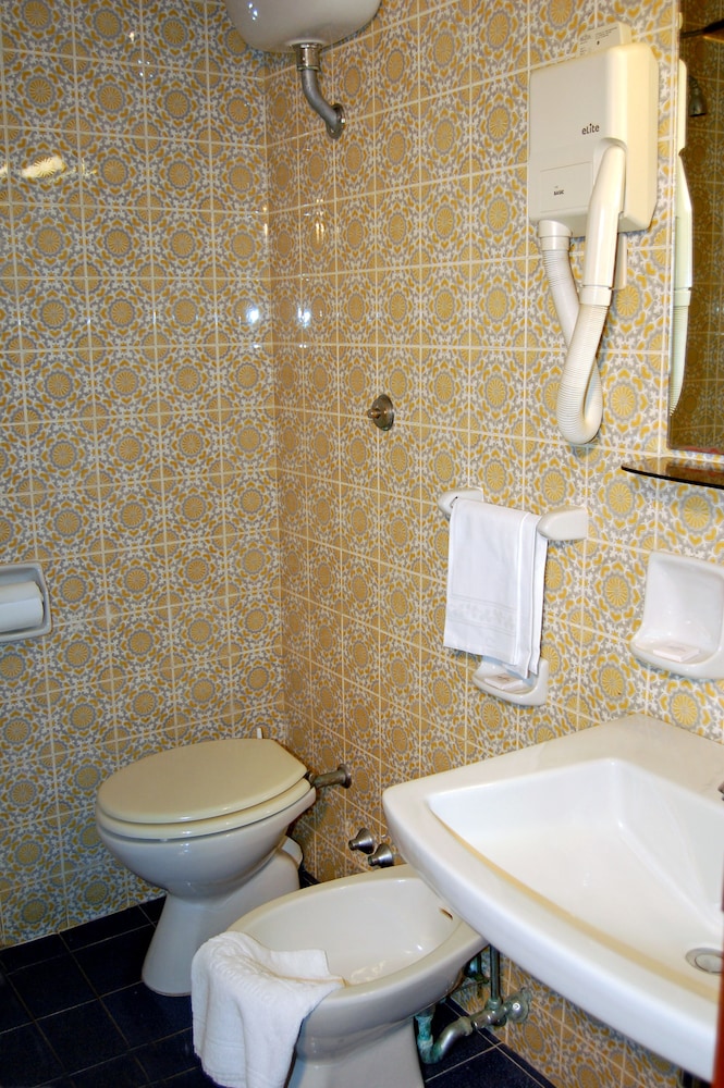 Double or Twin Room, Balcony, Sea View - Photo 17