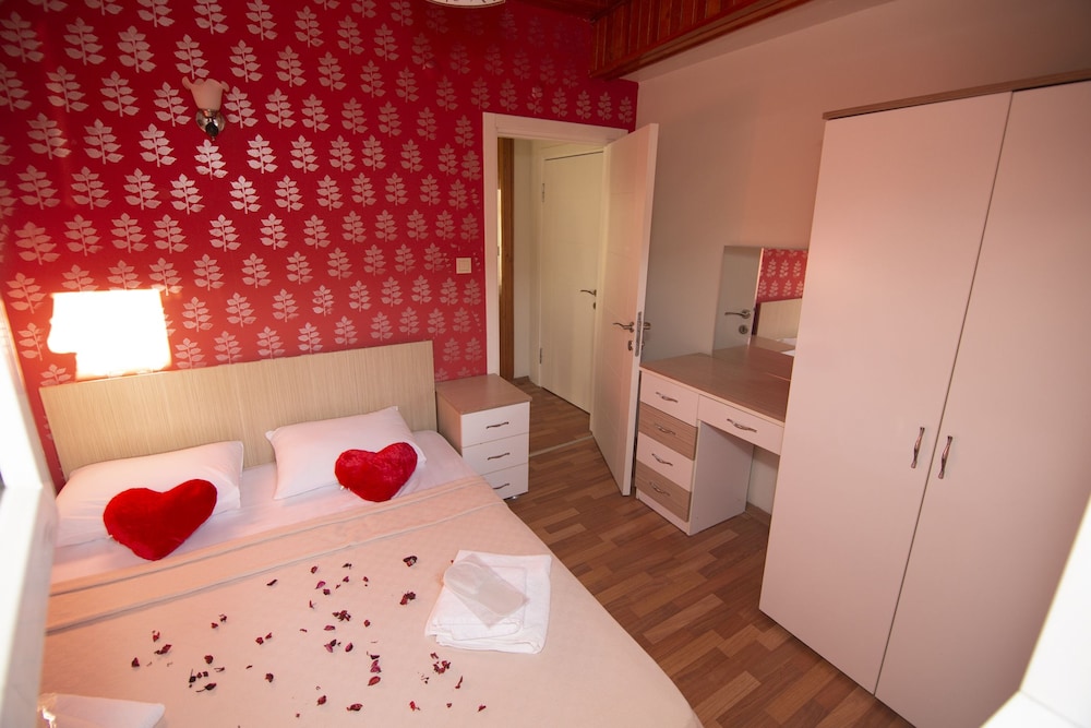 Standard Triple Room, City View photo 2