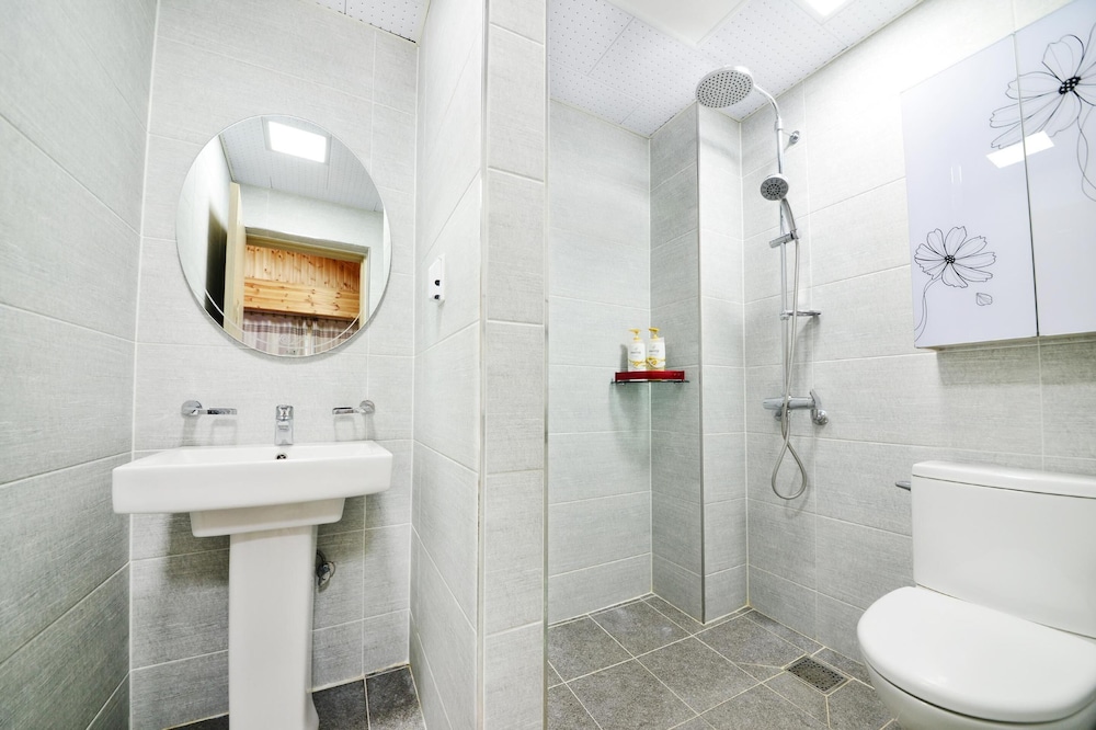 Basic Room, 1 Bedroom (303) - Photo 5