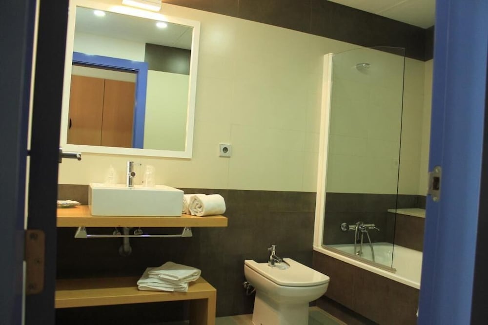 Comfort Double or Twin Room, Partial Sea View photo 3