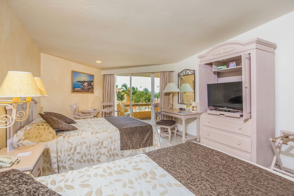 Standard Room, Partial Ocean View photo 1