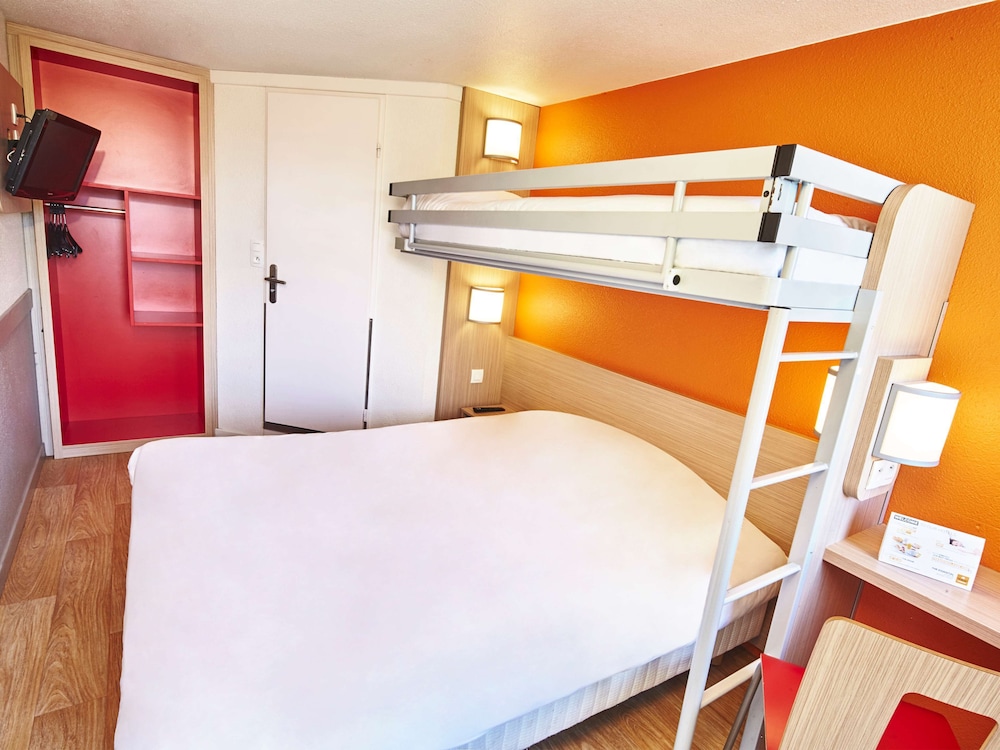 Standard Room, Multiple Beds (1 Double and 1 Single bed) photo 1