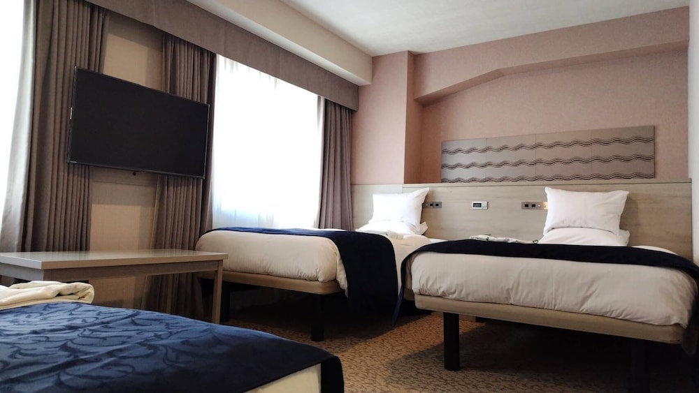 Superior Twin Room, Non Smoking - Photo 2