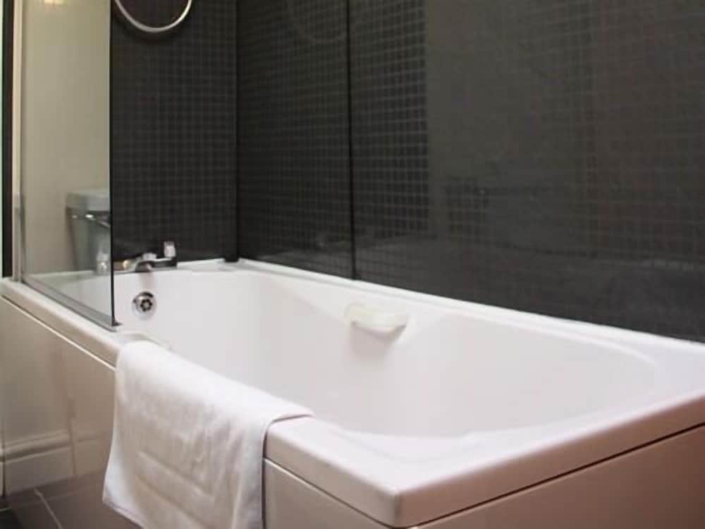 Double or Twin Room, Ensuite photo 3