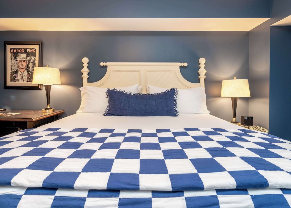 Superior Room (King with Sofa Bed) - Photo 5