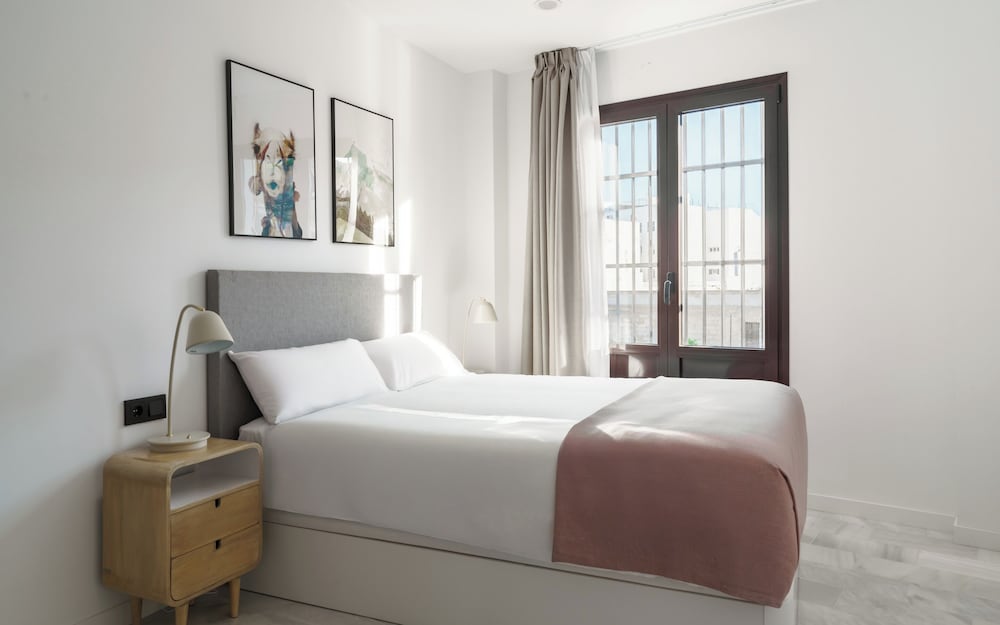 One-Bedroom Comfort Apt with Balcony photo 2