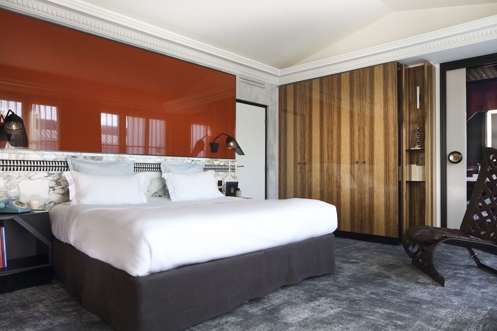 LES BAINS X B&O SUITE photo 1