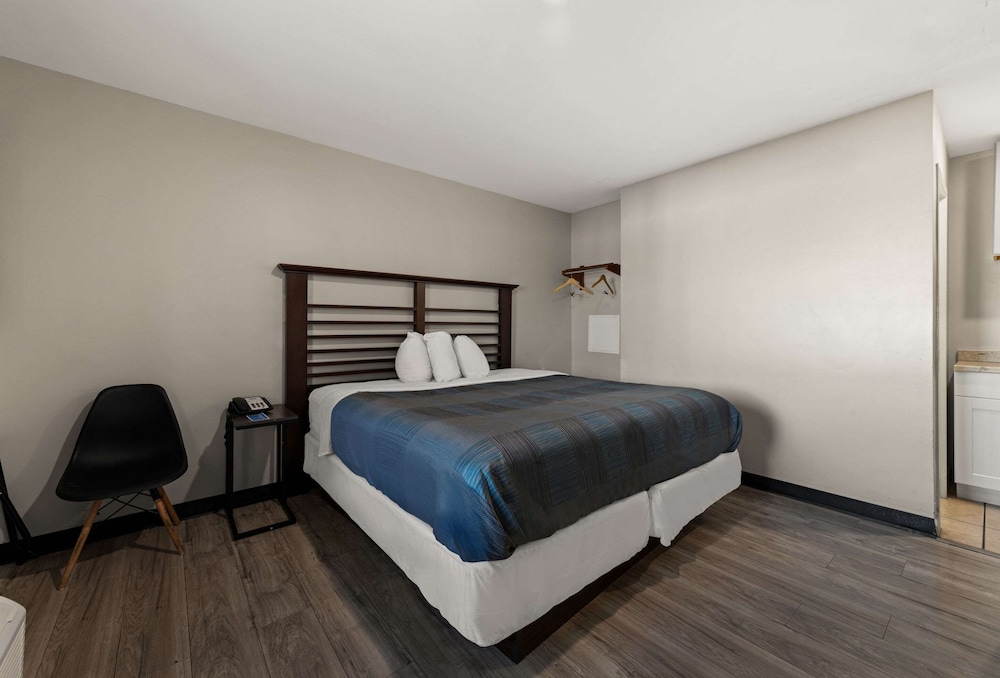 Standard Room, 1 Double Bed, Non Smoking - Photo 1