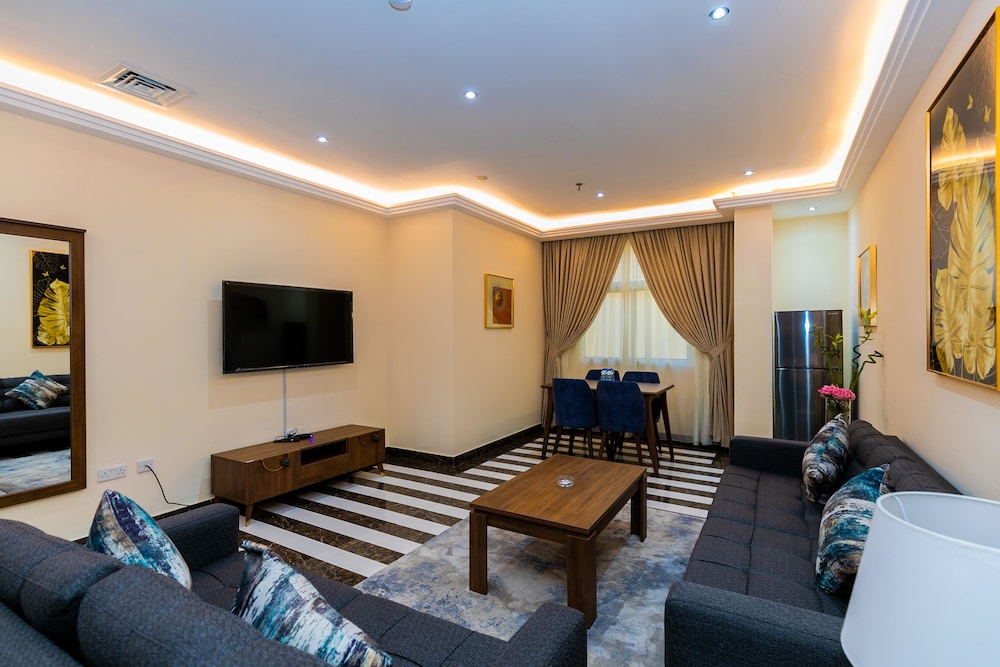 One Bedroom Deluxe Apartment - Photo 6