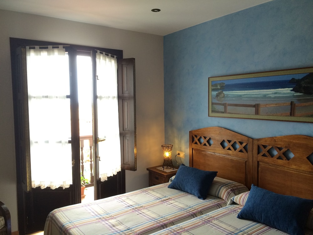 Habitación Doble Estándar con 1 cama doble o 2 camas individuales