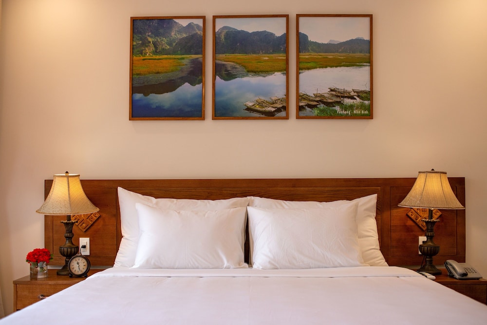 King Room, Pool View - Photo 6