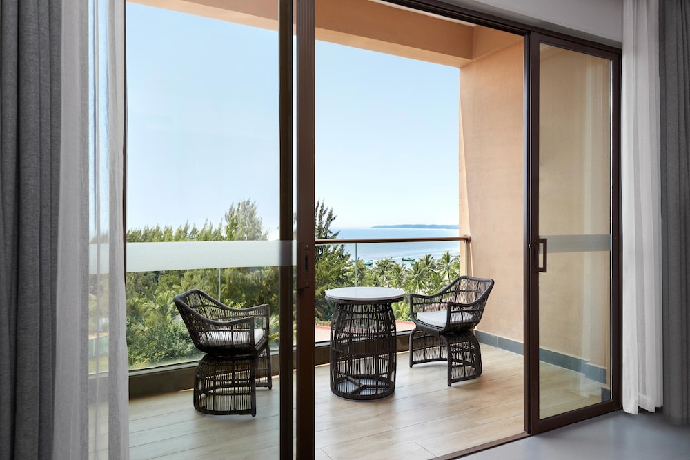 Room, 2 Double Beds, Sea View photo 3