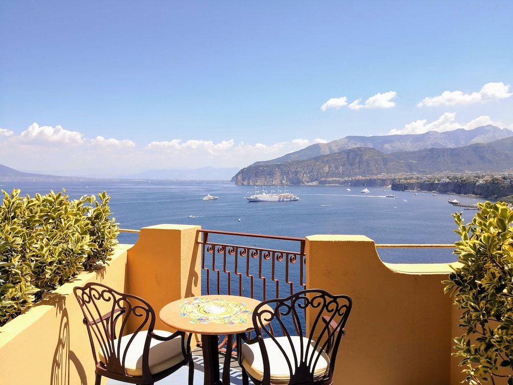 Deluxe Double or Twin Room, Balcony, Sea View - Photo 9