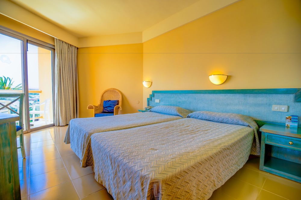 Triple Room, Partial Ocean View (3 adults)